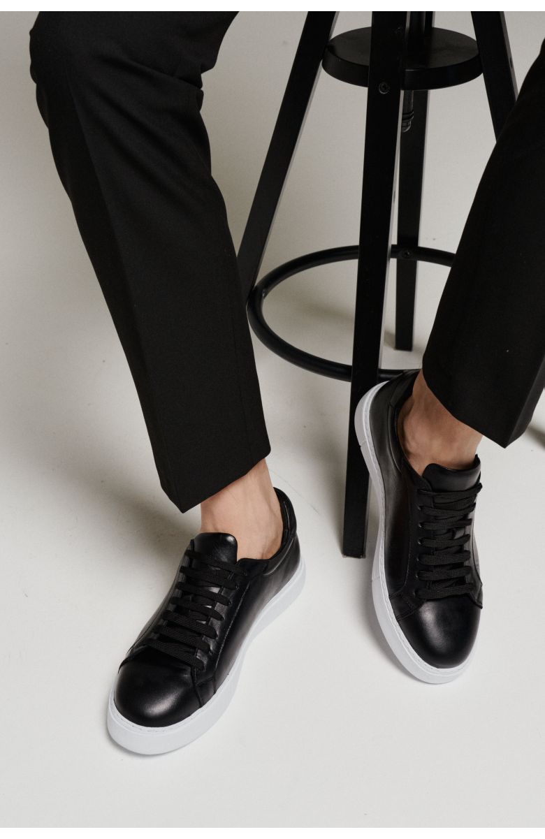 Кеды черные на белой подошве, гладкая кожа